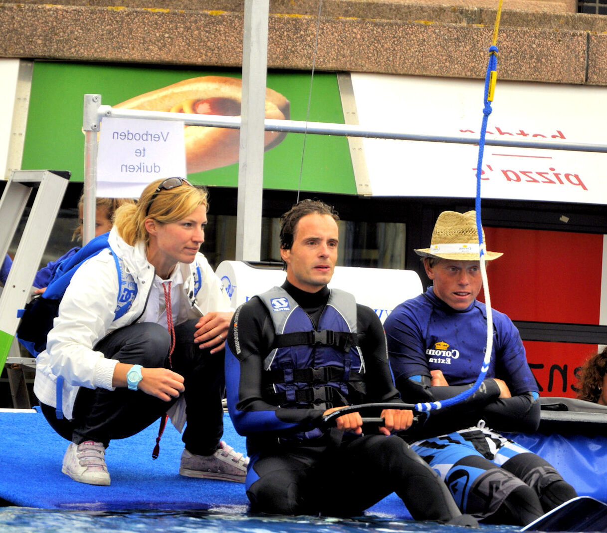 Sport wakeboarden focus van instructeur met deelnemer